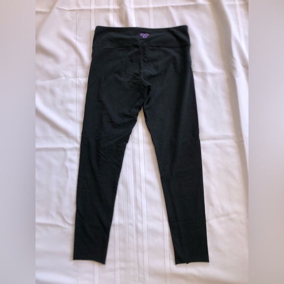 TNA Crop Leggings - Picture 14 of 15